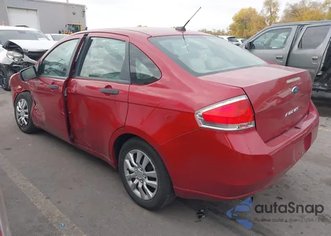 2010 Ford Focus S из США, поврежденный, VIN 1FAHP3EN2AW166366